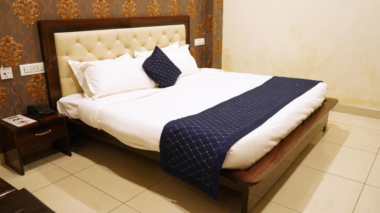 Aa Hotels & Resorts Zirakpur Екстер'єр фото